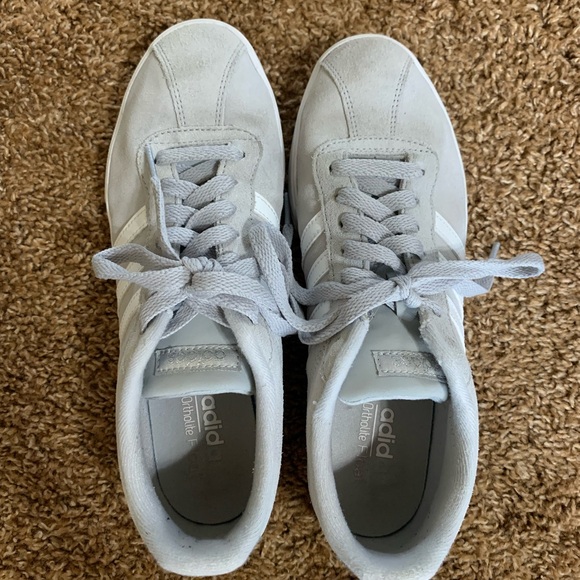 Women’s grey adidas shoes size 7.5 - Picture 3 of 6